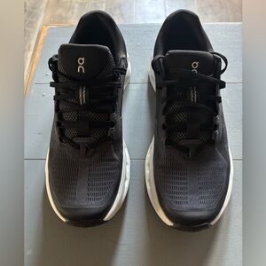 On Running Women’s Cloud Athletic Shoes - Black & White